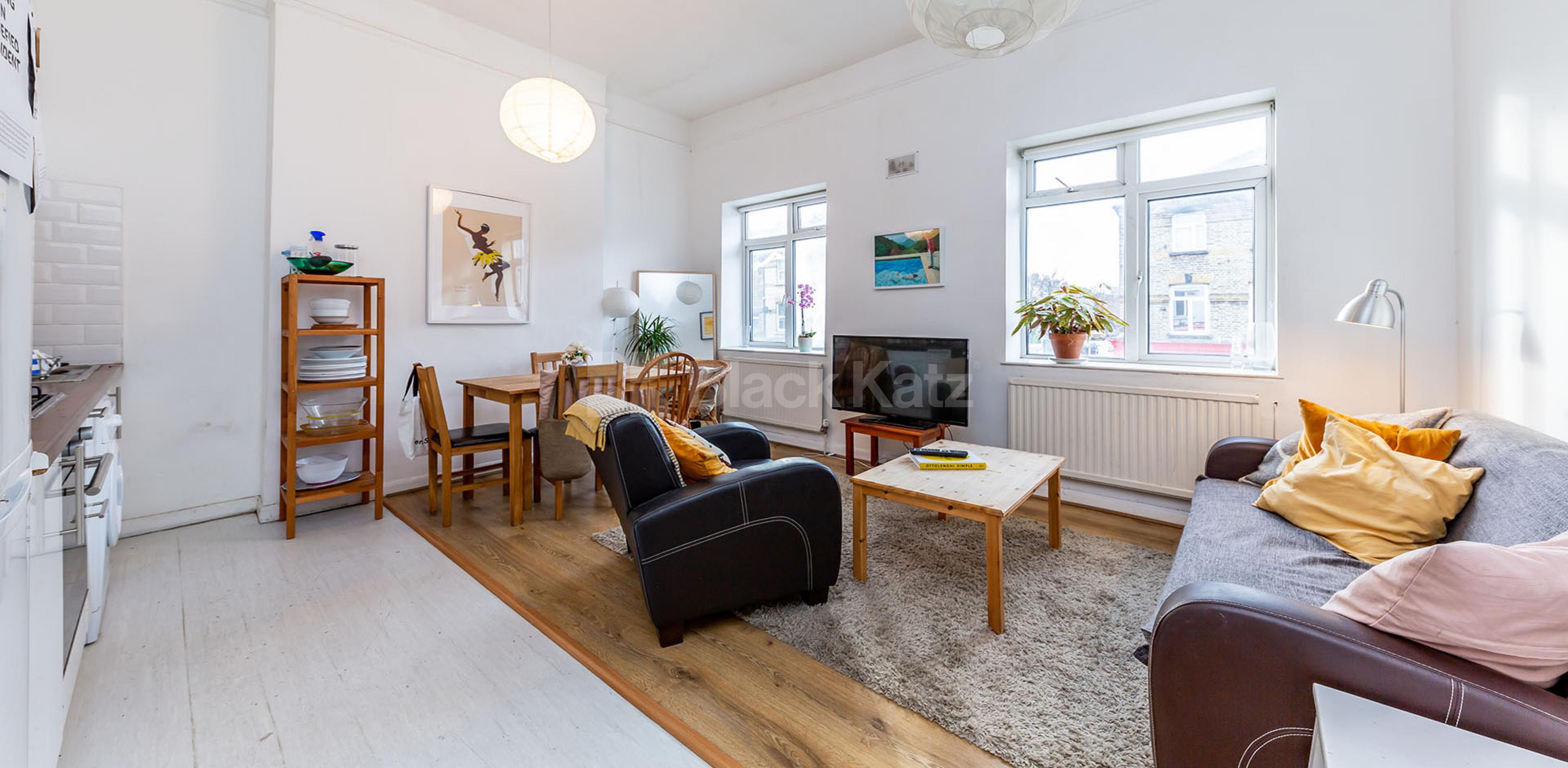 			VIDEO VIEWING AVAILABLE!, 4 Bedroom, 1 bath, 1 reception Flat			 Hornsey Road, HOLLOWAY N7